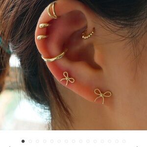 Single White gold bow earring for cartilage